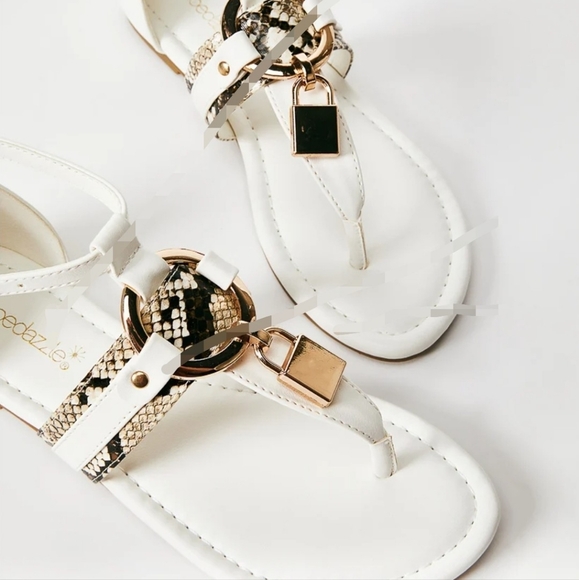🌞 White "Davinna" Sandals" - Picture 4 of 7